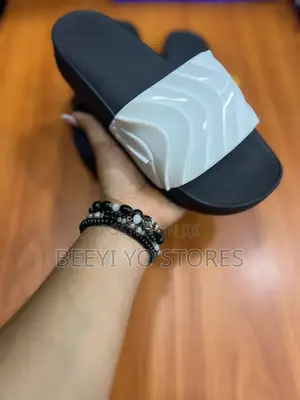 Modern Wave-Design Casual Slides