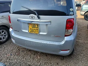 Toyota Corolla Rumion 2009 Silver