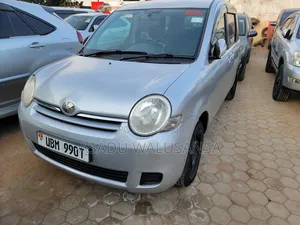Toyota Sienta 2008 Gray