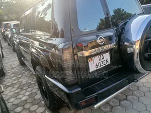 Nissan Patrol 2012 Black