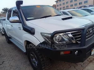 Toyota Hilux 2009 White