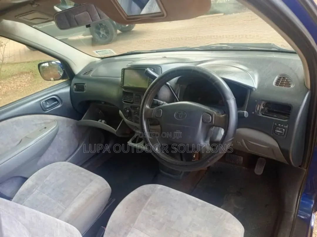 Toyota Raum 1998 Blue
