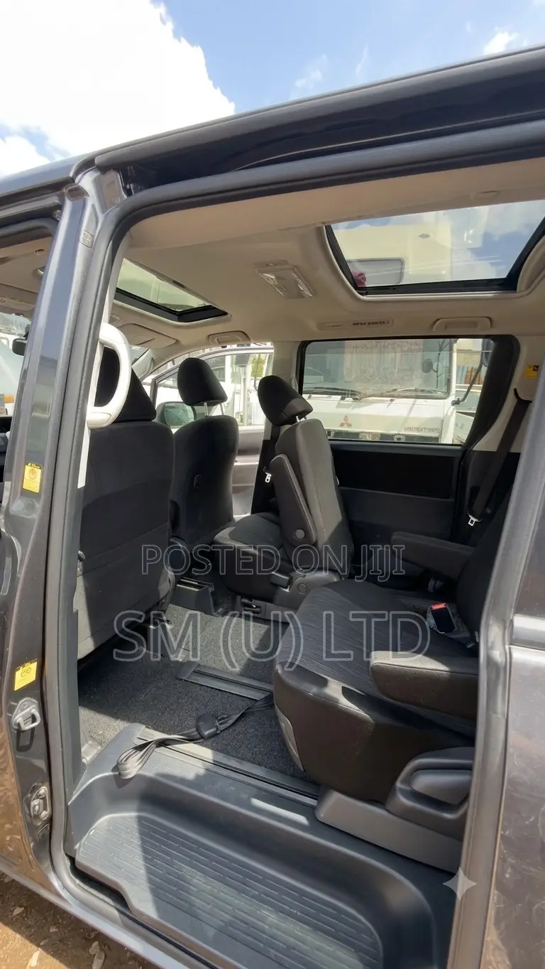 Toyota Noah 2013 Gray
