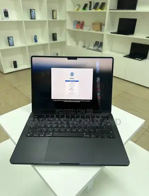 New Laptop Apple MacBook Pro 18GB Apple M3 Pro SSD 512GB
