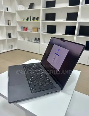New Laptop Apple MacBook Pro 18GB Apple M3 Pro SSD 512GB