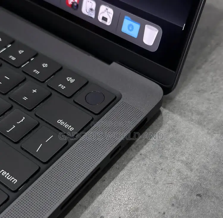 New Laptop Apple MacBook Pro 18GB Apple M3 Pro SSD 512GB