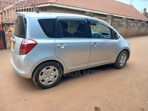 Toyota Ractis 2009 Silver