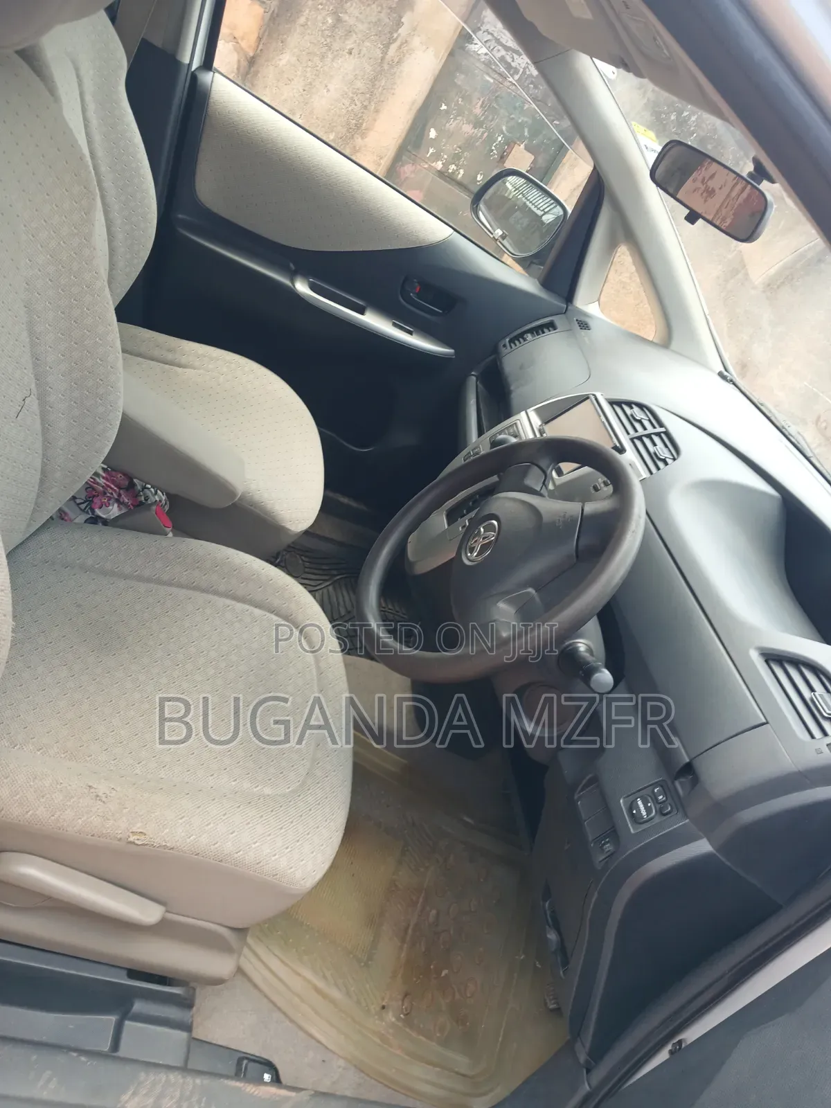 Toyota Ractis 2009 Silver