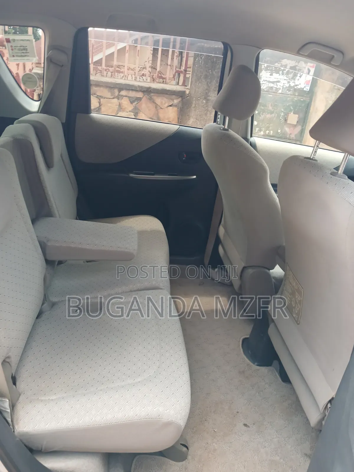 Toyota Ractis 2009 Silver