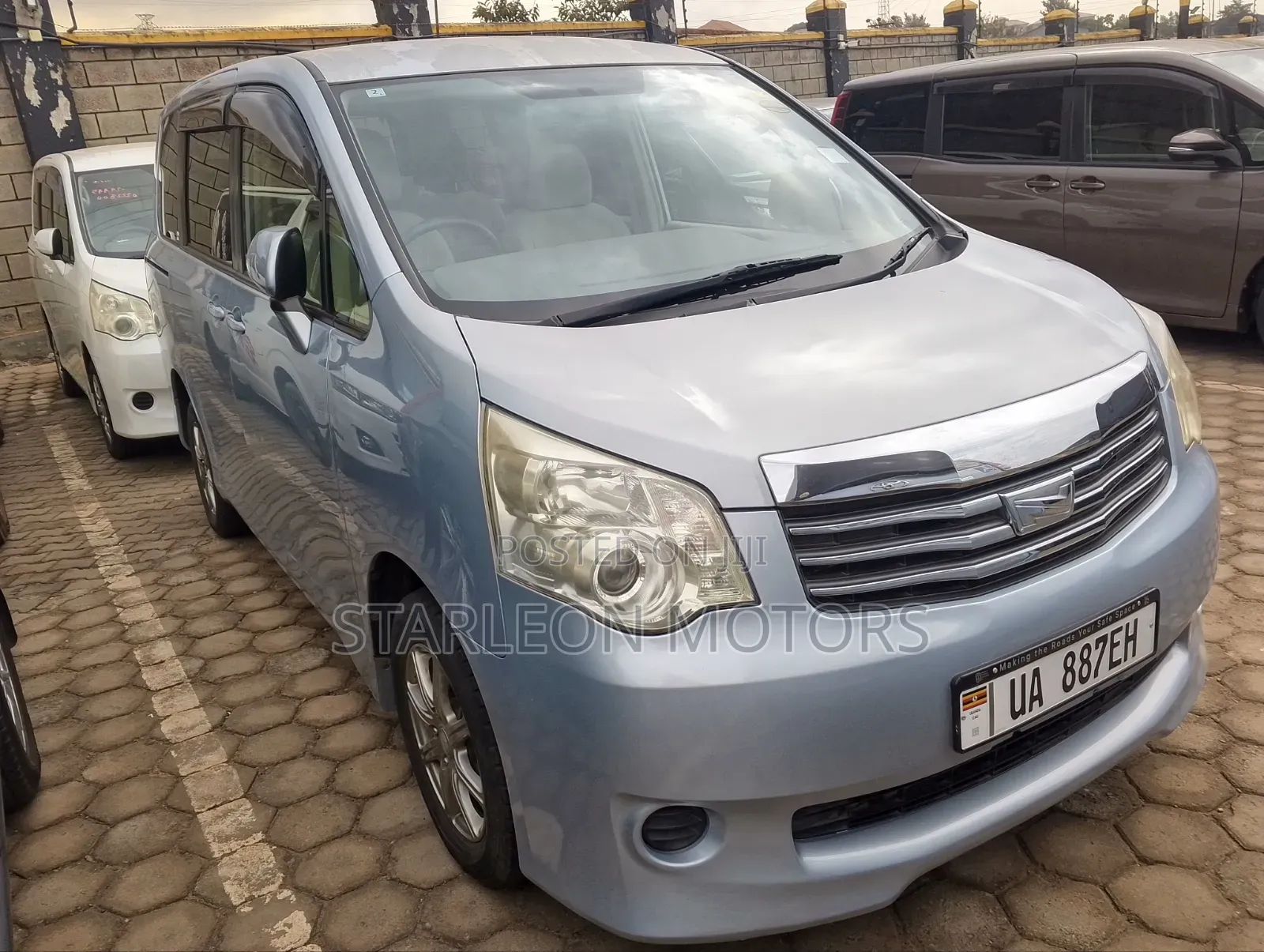 Toyota Noah 2012 Burgundy