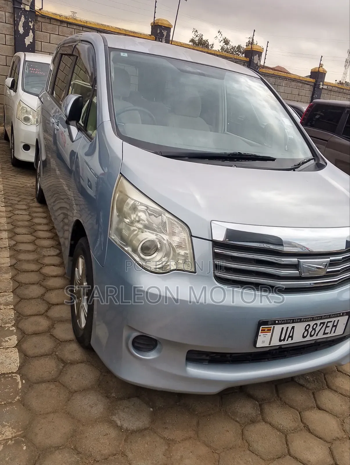 Toyota Noah 2012 Burgundy