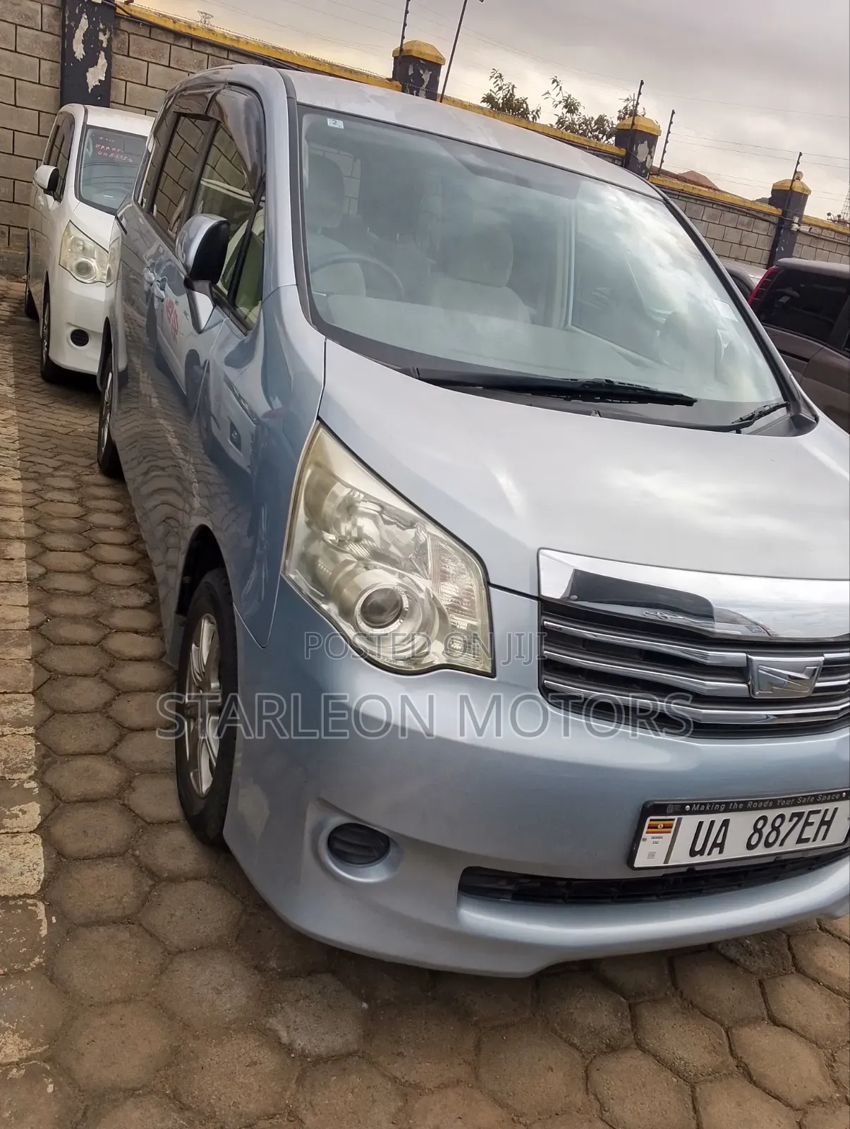 Toyota Noah 2012 Burgundy