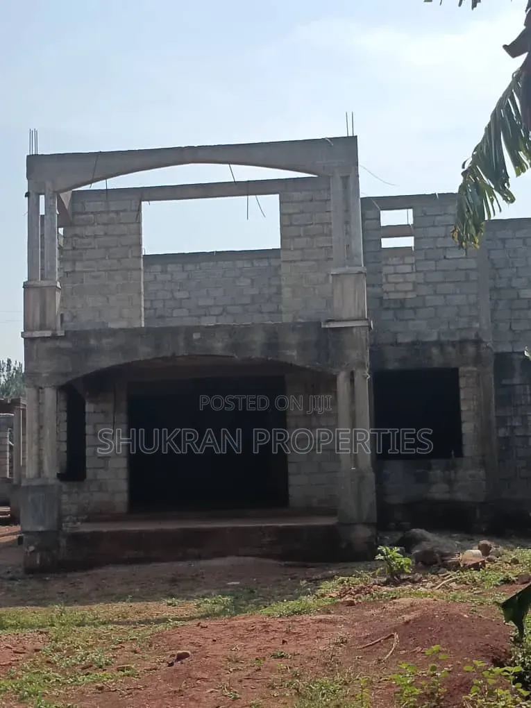 6bdrm House in Kawuku, Central Division for sale