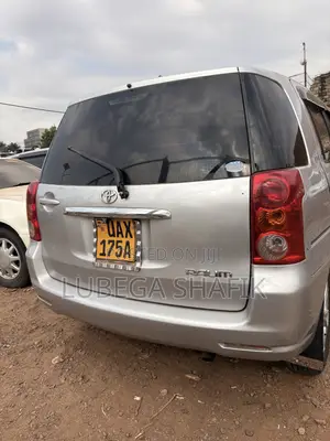 Toyota Raum 2006 Silver