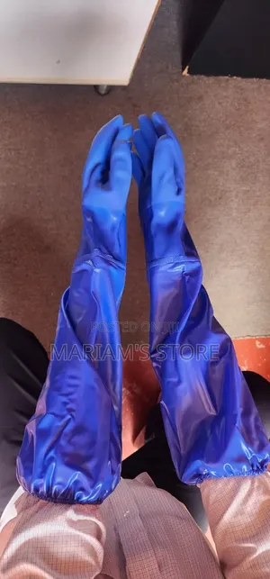 Oil-resistant Pvc Vinyl Sleeve Gloves A Bright Blue Color.