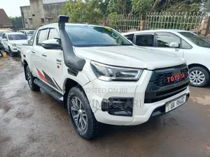 Toyota Hilux 2018 White