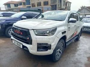 Toyota Hilux 2018 White