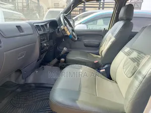Toyota Hilux 1999 White