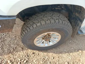 Toyota Hilux 1999 White
