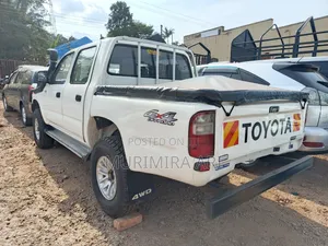 Toyota Hilux 1999 White