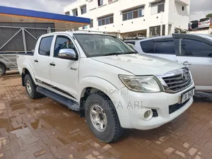 Toyota Hilux 2003 White
