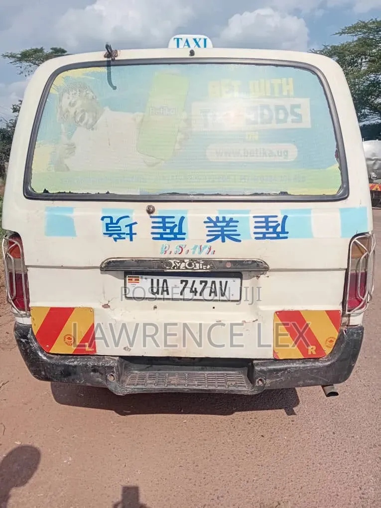 Toyota HiAce 2001 White