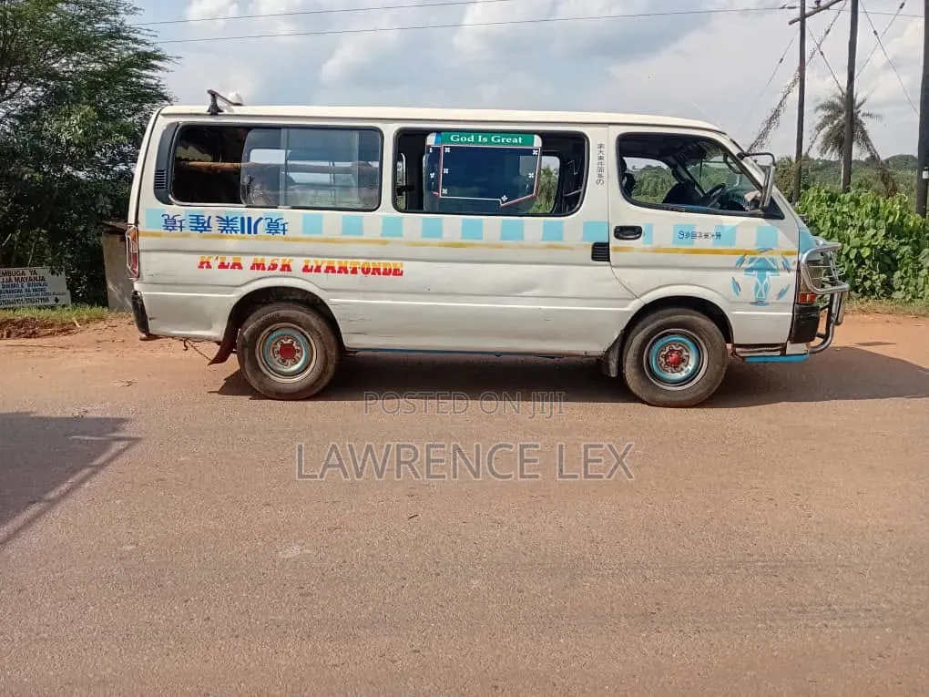 Toyota HiAce 2001 White
