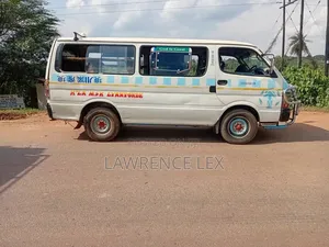 Toyota HiAce 2001 White