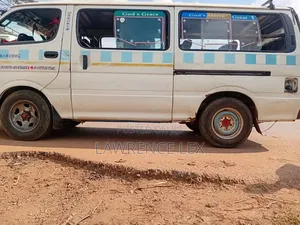 Toyota HiAce 2001 White