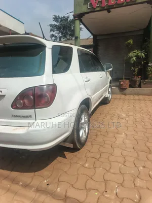 Toyota Harrier 2000 White