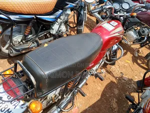Bajaj Boxer 100 2025 Red