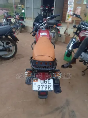 Bajaj Boxer 125 2025 Red
