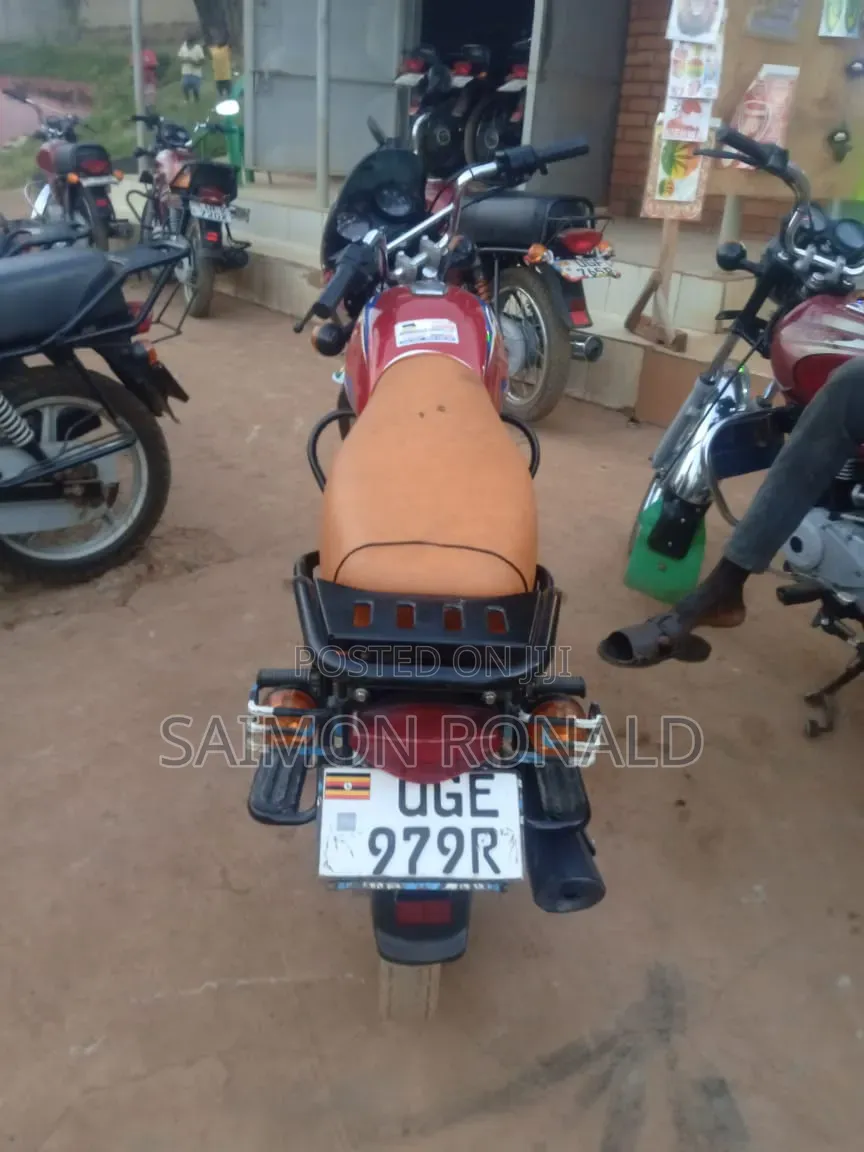 Bajaj Boxer 125 2025 Red