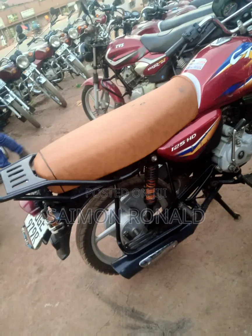 Bajaj Boxer 125 2025 Red