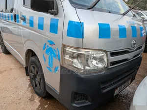 Toyota Regius 2011 Silver