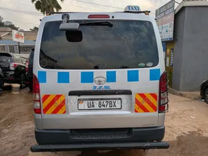 Toyota Regius 2011 Silver