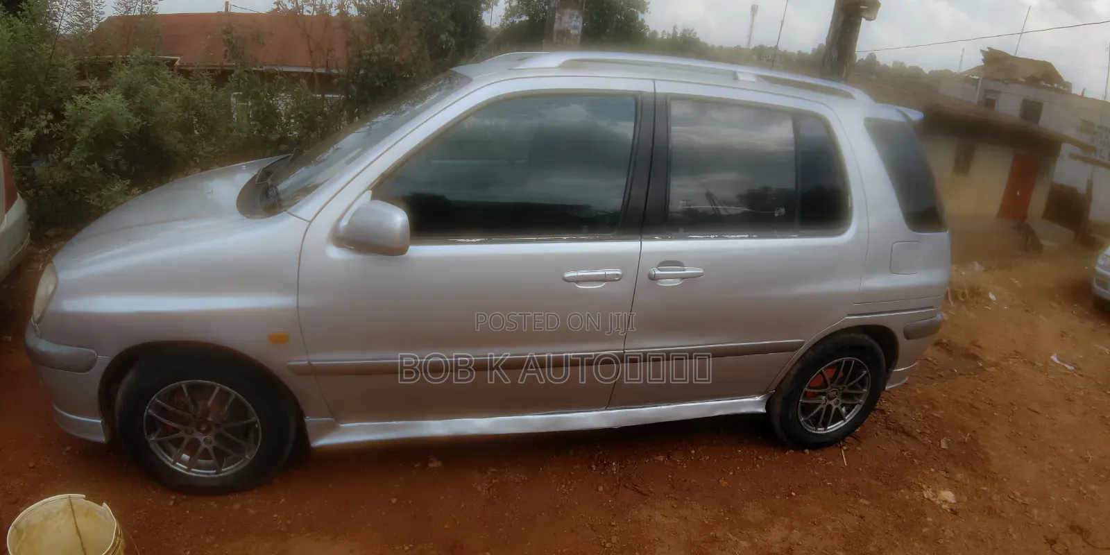 Toyota Raum 2000 Silver