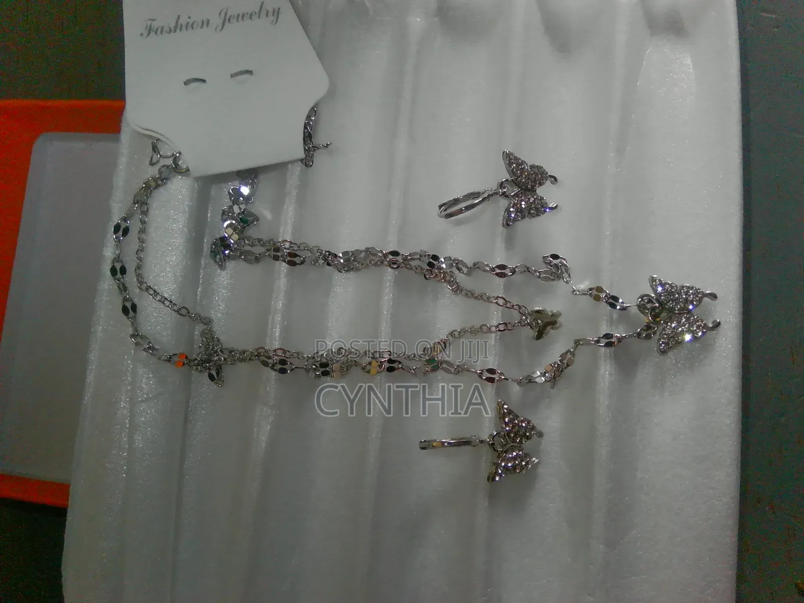 Set of Necklace and Earings