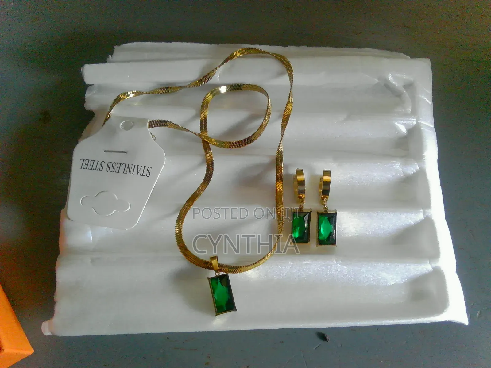 Set of Necklace and Earings