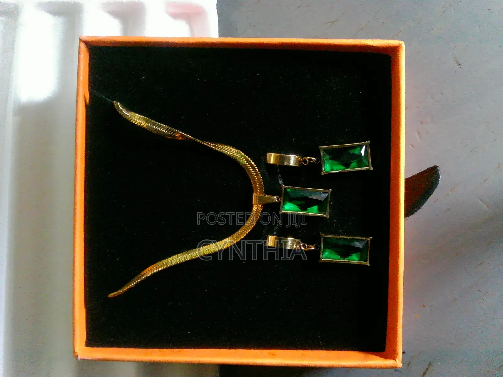 Set of Necklace and Earings