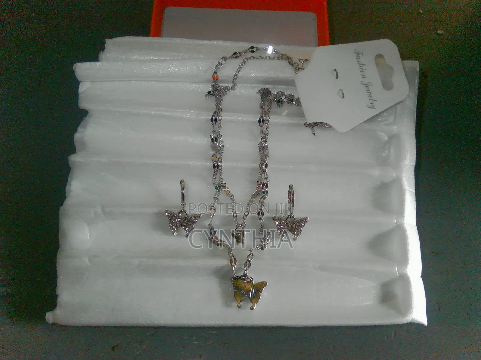 Set of Necklace and Earings