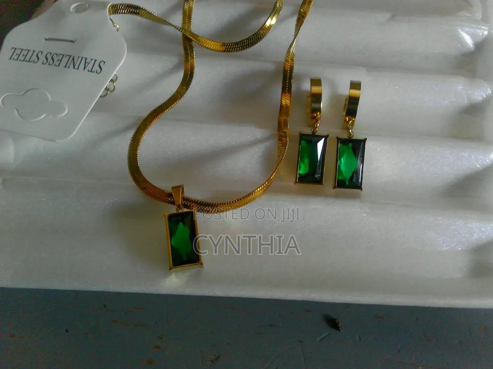 Set of Necklace and Earings