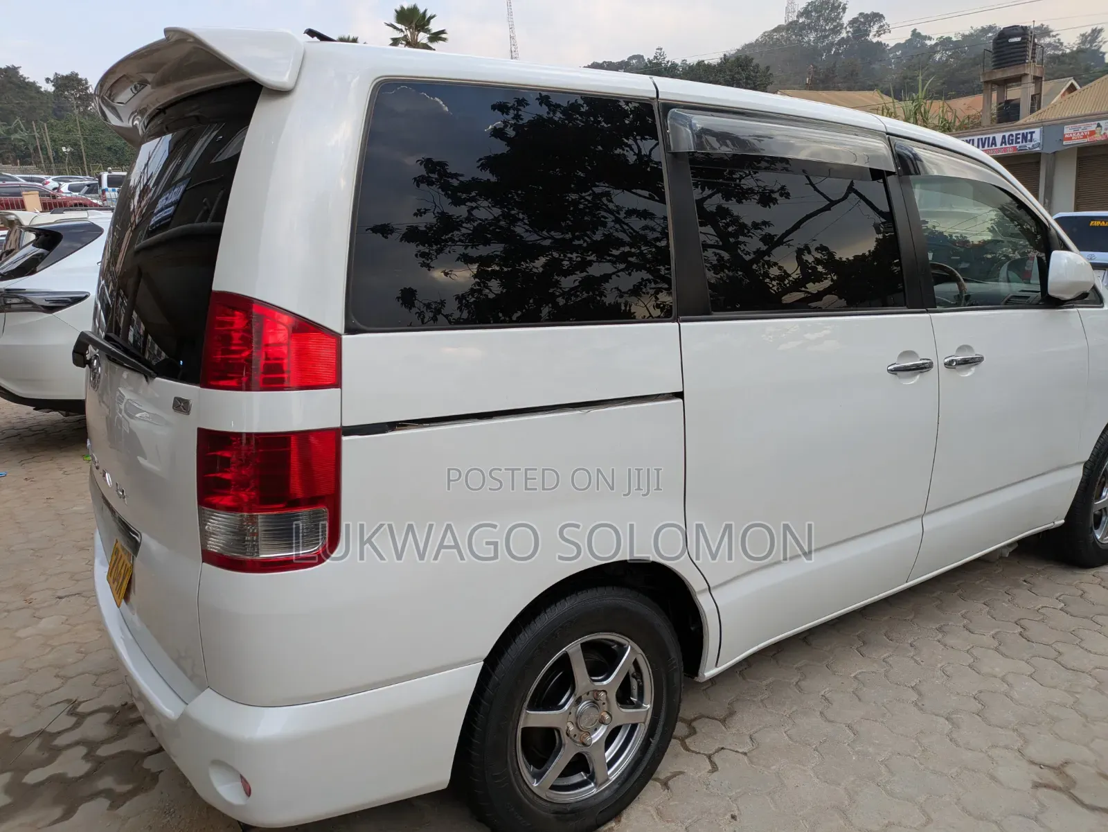 Toyota Noah 2006 White