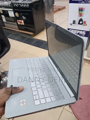 Laptop HP 14-dq1025cl 8GB AMD A4 SSD 256GB