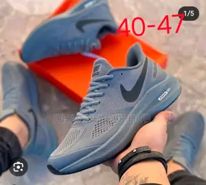 Nike Everyday Sneakers Grey