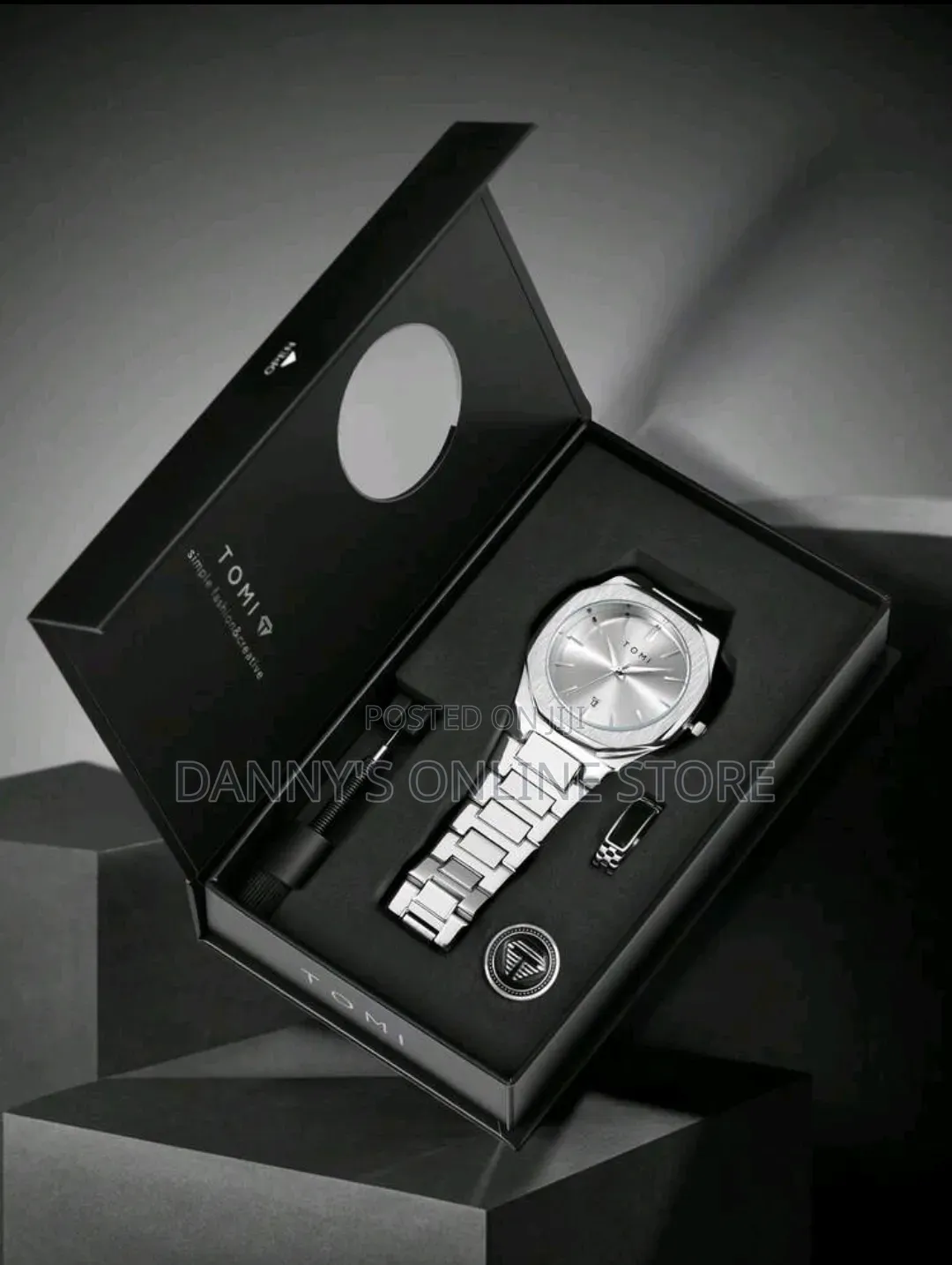 Tomi Men's Octagonal Steel Band Calendar Quartz Gift Box Set Watch.