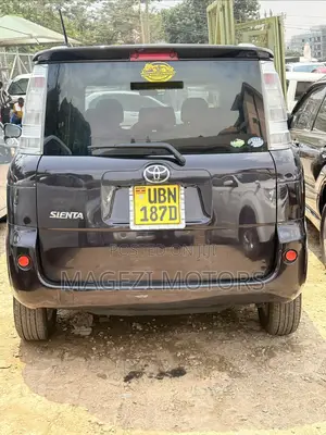 Toyota Sienta 2014 Maroon