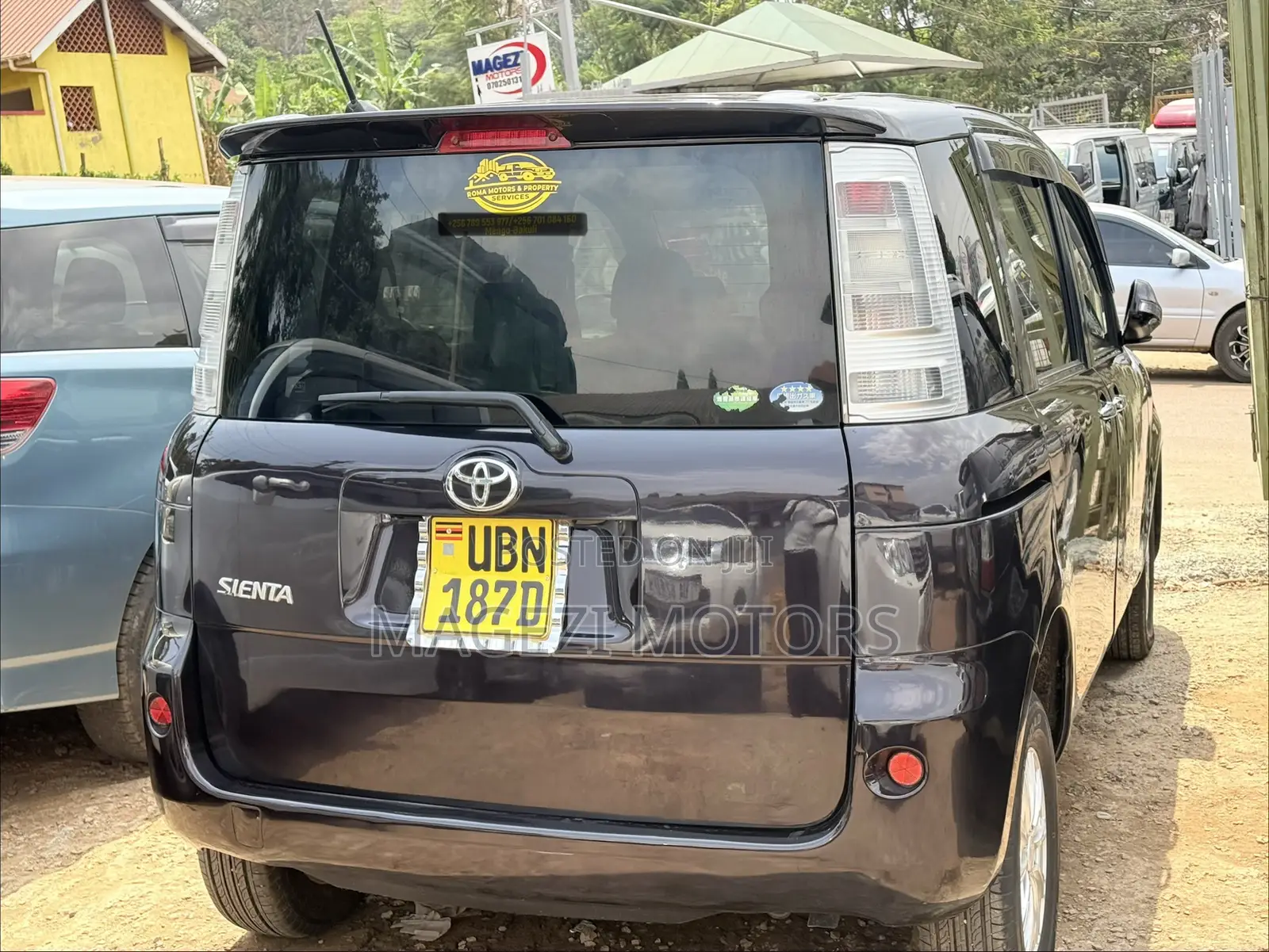 Toyota Sienta 2014 Maroon