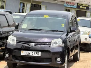 Toyota Sienta 2014 Maroon