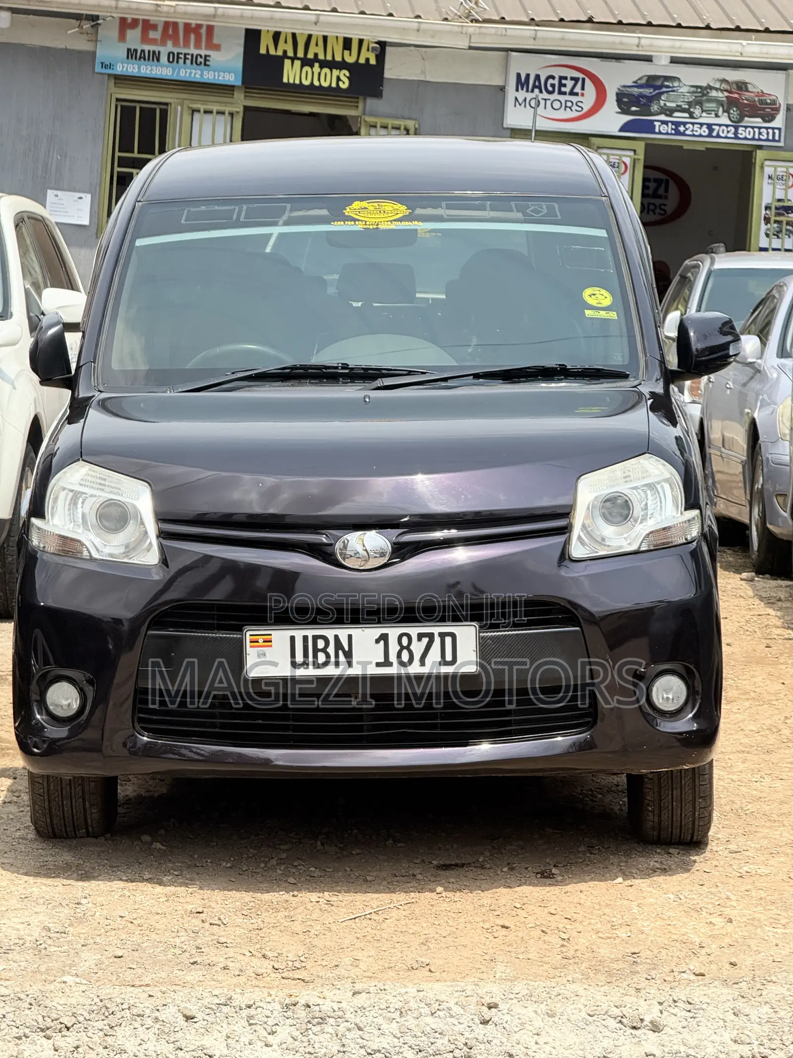 Toyota Sienta 2014 Maroon
